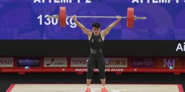 Wamenpora RI Taufik Hidayat mengapresiasi perjuangan lifter Ricko Saputra pada pertandingan nomor 60 kg putra di Asian Games 2026 di Nagoya City Trade and Industry Center, Kamis (24/9).(Foto:Gilang/kemenpora.go.id)