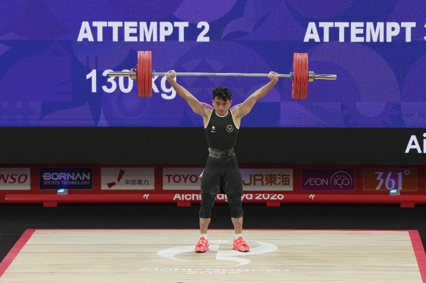 Wamenpora RI Taufik Hidayat mengapresiasi perjuangan lifter Ricko Saputra pada pertandingan nomor 60 kg putra di Asian Games 2026 di Nagoya City Trade and Industry Center, Kamis (24/9).(Foto:Gilang/kemenpora.go.id)