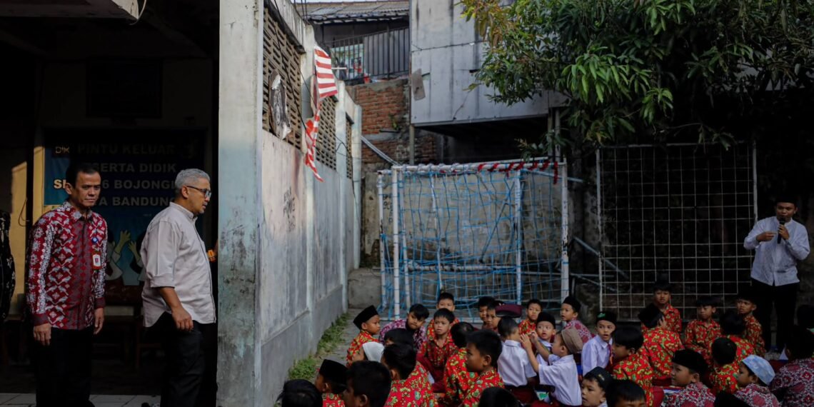 Wali Kota Bandung, Muhammad Farhan di SDN 026 Bojongloa.(Foto: Humas Pemkot Bandung)