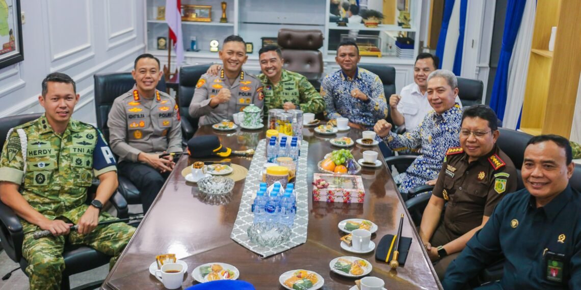 Forum Koordinasi Pimpinan Daerah (Forkopimda) Kota Bogor menyambut kedatangan Kapolresta Bogor Kota yang baru, Kombes Pol. Adhitya Panji Anom, di Mako Polresta Bogor Kota, Jalan Kapten Muslihat, Kota Bogor, Selasa (29/9/2026).(Foto: Humas Pemkot Bogor)
