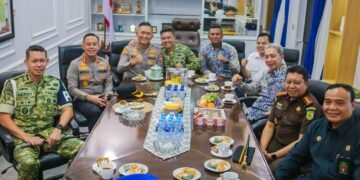 Forum Koordinasi Pimpinan Daerah (Forkopimda) Kota Bogor menyambut kedatangan Kapolresta Bogor Kota yang baru, Kombes Pol. Adhitya Panji Anom, di Mako Polresta Bogor Kota, Jalan Kapten Muslihat, Kota Bogor, Selasa (29/9/2026).(Foto: Humas Pemkot Bogor)