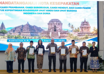 Menteri Pariwisata Widiyanti Putri Wardhana bersama para pihak menandatangani nota kesepahaman tentang pemanfaatan Candi Prambanan, Borobudur, Mendut, dan Pawon di Kantor Kementerian Haji dan Umrah, Jakarta, Kamis (17/9/2026).(Foto: Humas Kemenpar)