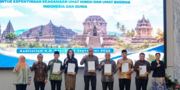 Menteri Pariwisata Widiyanti Putri Wardhana bersama para pihak menandatangani nota kesepahaman tentang pemanfaatan Candi Prambanan, Borobudur, Mendut, dan Pawon di Kantor Kementerian Haji dan Umrah, Jakarta, Kamis (17/9/2026).(Foto: Humas Kemenpar)