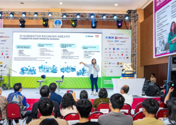 Wakil Menteri Ekonomi Kreatif/Wakil Kepala Badan Ekonomi Kreatif (Wamen Ekraf), Irene Umar, menjadi narasumber dalam sesi Creative Biztalk pada gelaran Petranesian Business and Education Fair di Galaxy Mall 2, Surabaya, Minggu (20/9/2026).(Foto: Humas Kemenekraf)