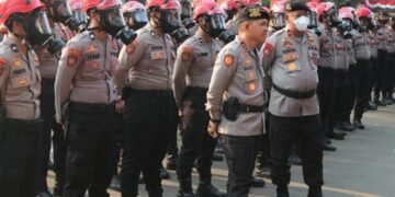 Ratusan anggota Polri disiagakan menghadapi dampak erupsi Gunung Anak Krakatau.(Foto:Istimewa/Dok.Polri).