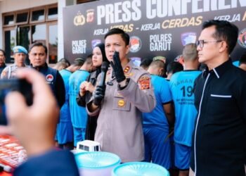Kapolres Garut, AKBP Niko Nurullah Adi Putra, saat memberikan keterangan pers pengungkapan kasus narkoba.(Foto:Istimewa).