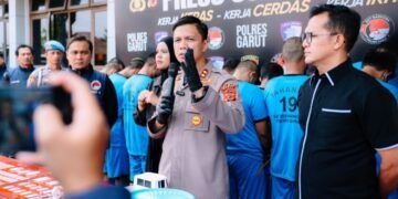 Kapolres Garut, AKBP Niko Nurullah Adi Putra, saat memberikan keterangan pers pengungkapan kasus narkoba.(Foto:Istimewa).
