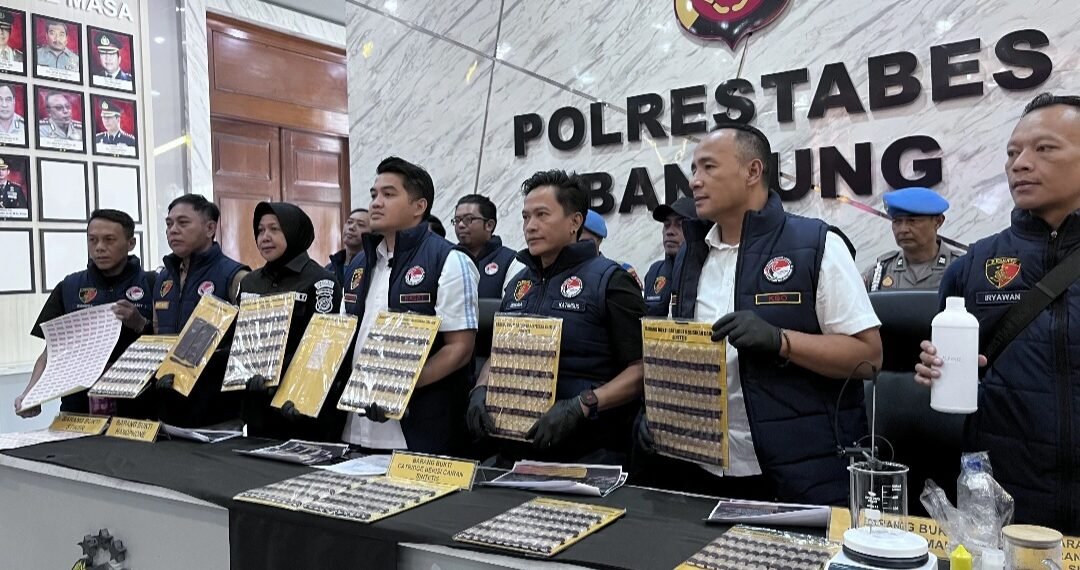Barang bukti ratusan cairan liquid mengandung narkoba golongan satu yang diungkap Satresnarkoba Polrestabes Bandung.(Foto:Istimewa).