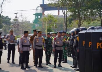 Wakil Komandan Korps Brimob Polri, Irjen Pol. Reza Arief Dewanto, cek kesiapan personel gabungan Polda Jawa Barat dalam pengamanan FIFA ASEAN Cup 2026, di Stadion Si Jalak Harupat, Kabupaten Bandung.(Foto:Humas Polda Jabar).