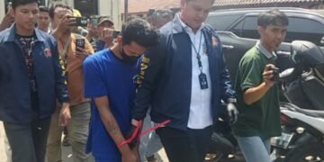 ST (23), pelaku pembunuhan YA (23), mantan istrinya di kamar hotel berhasil ditangkap Tim Satreskrim Polres Cirebon Kota.(Foto:Istimewa).