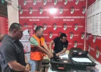 Tersangka penjual satwa dilindungi.(Foto: Humas Kemenhut)