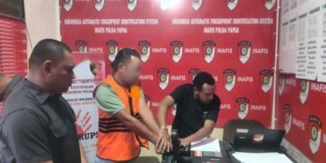 Tersangka penjual satwa dilindungi.(Foto: Humas Kemenhut)