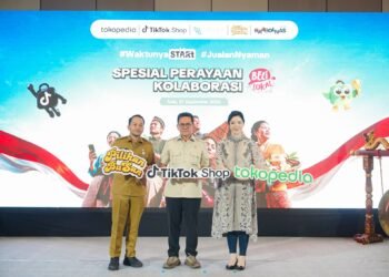 Menteri Perdagangan, Budi Santoso bersama Wali Kota Surakarta, Respati Achmad Ardianto dan Presiden Direktur Tokopedia dan TikTok Shop Indonesia, Stephanie Susilo meluncurkan "Pilihan Busan" di Tokopedia dan TikTok Shop. Kegiatan ini berlangsung di Surakarta, Jawa Tengah, Senin (21 Sep).(Foto: Humas Kemendag)
