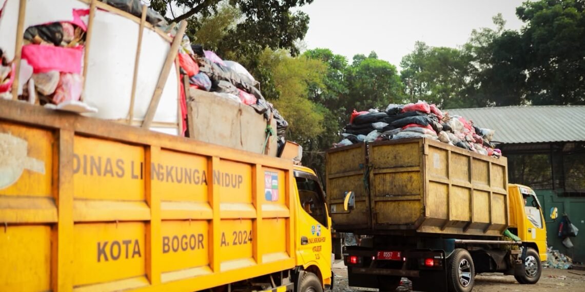 Truk menangkut sampah ke TPA Galuga Bogor.(Foto: Dok, Pemkot Bogor)