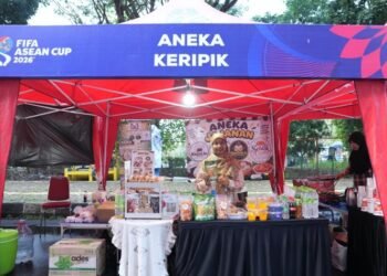 Ajang FIFA ASEAN CUP 2026 ternyata memberi dampak ekonomi untuk masyarakat. Salah satunya bagi para pelaku UMKM di daerah Stadion Si Jalak Harupat, Soreang, Jawa Barat. (foto:Herry/kemenpora.go.id)