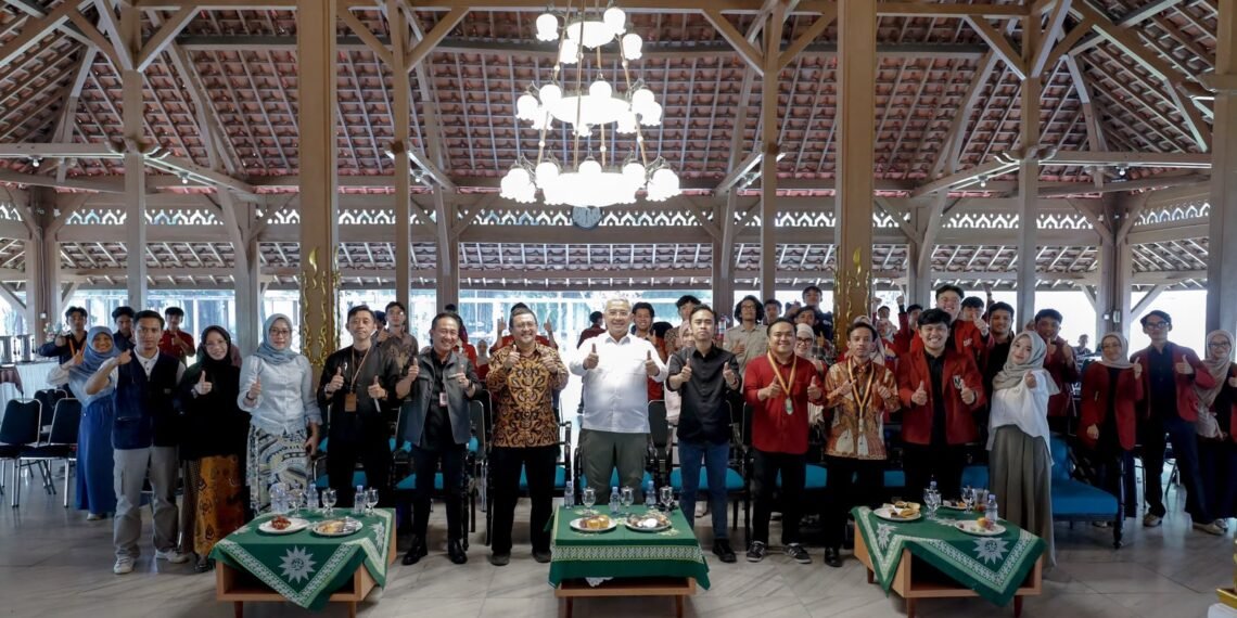 Wali Kota Bandung Muhammad Farhan di acara Pelantikan Pimpinan Cabang Ikatan Mahasiswa Muhammadiyah (PC IMM) Kota Bandung Periode 2026–2027.(Foto: Humas Pemkot Bandung)