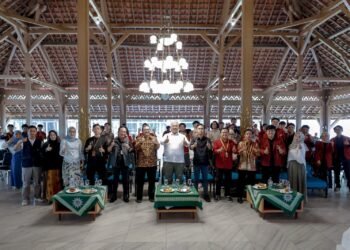 Wali Kota Bandung Muhammad Farhan di acara Pelantikan Pimpinan Cabang Ikatan Mahasiswa Muhammadiyah (PC IMM) Kota Bandung Periode 2026–2027.(Foto: Humas Pemkot Bandung)