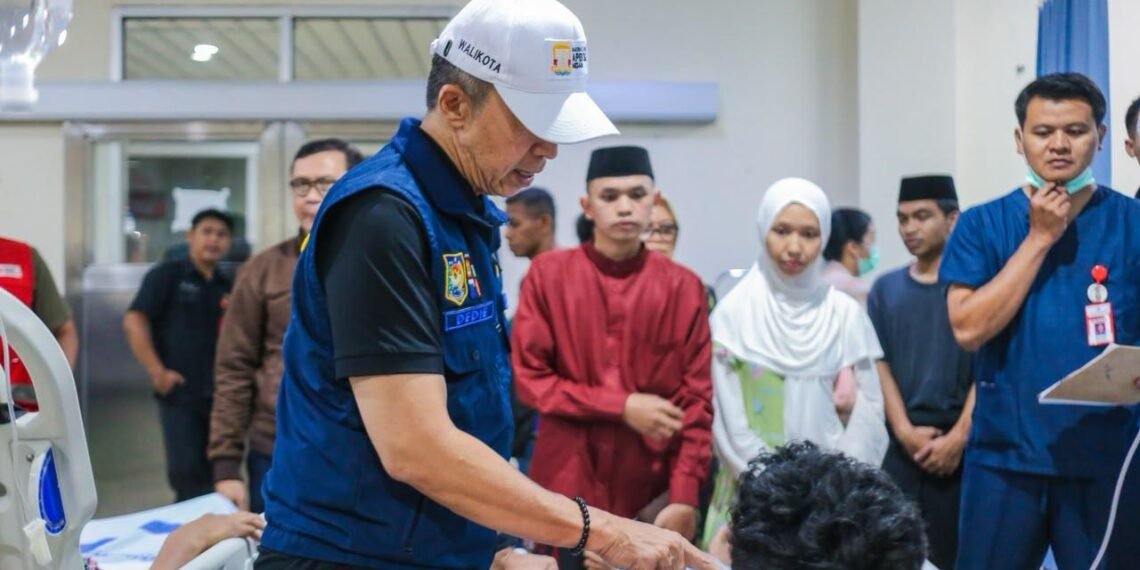 Wali Kota Bogor, Dedie A. Rachim memastikan penanganan maksimal terhadap 56 anak yang terdampak kebakaran di Pondok Pesantren (Ponpes) Al Falakiyah Pagentongan, Kelurahan Loji, Kecamatan Bogor Barat, Kota Bogor.(Foto: Humas Pemkot Bogor)