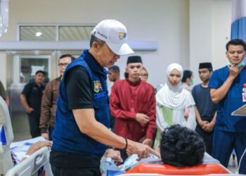 Wali Kota Bogor, Dedie A. Rachim memastikan penanganan maksimal terhadap 56 anak yang terdampak kebakaran di Pondok Pesantren (Ponpes) Al Falakiyah Pagentongan, Kelurahan Loji, Kecamatan Bogor Barat, Kota Bogor.(Foto: Humas Pemkot Bogor)
