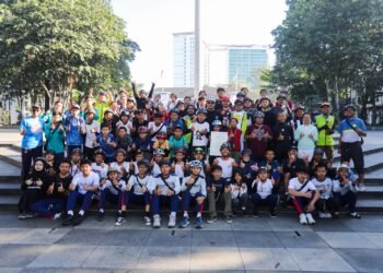 Wali Kota Bandung, Muhammad Farhan hadiri kegiatan Gerakan Nyapedah Nyakola di Balai Kota Bandung, Sabtu 5 September 2026.(Foto: Humas Pemkot Bandung)