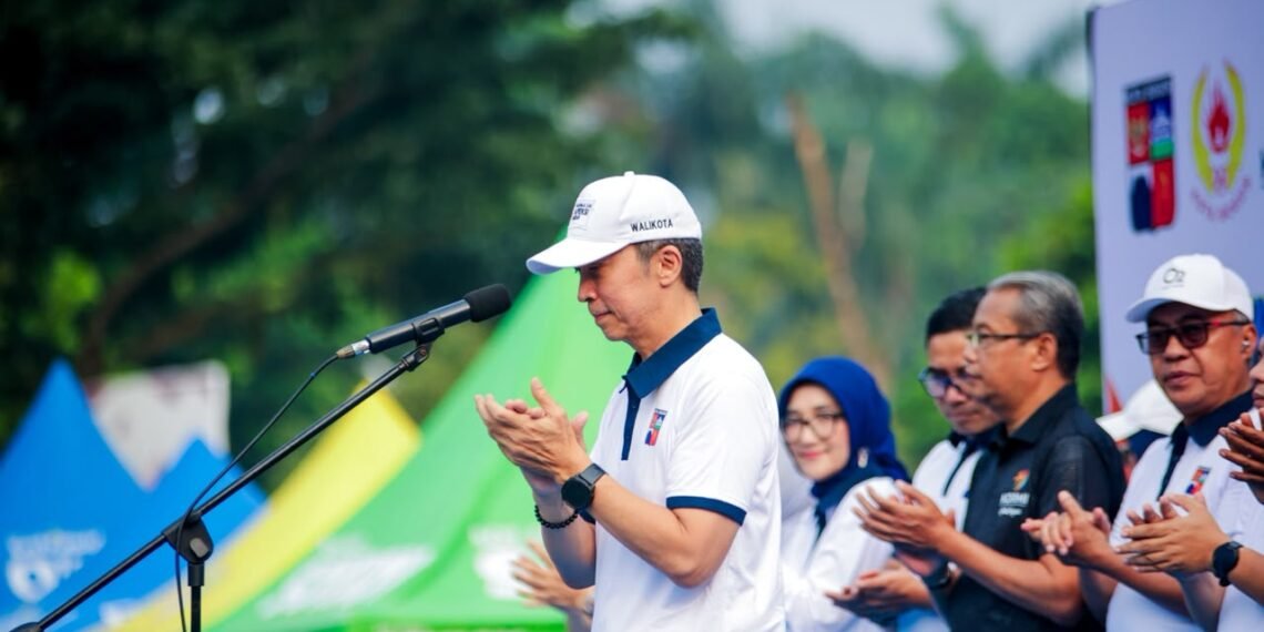 Wali Kota Bogor, Dedie A. Rachim, mengajak masyarakat Kota Bogor untuk berdoa bersama agar kebakaran yang terjadi di Tempat Pembuangan Akhir Sampah (TPAS) Galuga dan saat ini sedang dalam penanganan tim gabungan dapat segera padam.(Foto: Humas Pemkot Bogor)