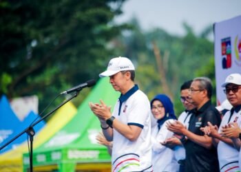 Wali Kota Bogor, Dedie A. Rachim, mengajak masyarakat Kota Bogor untuk berdoa bersama agar kebakaran yang terjadi di Tempat Pembuangan Akhir Sampah (TPAS) Galuga dan saat ini sedang dalam penanganan tim gabungan dapat segera padam.(Foto: Humas Pemkot Bogor)