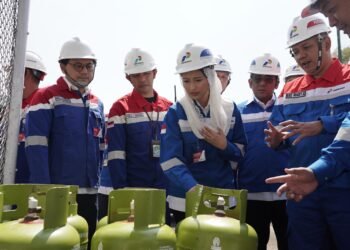 Wakil Menteri Perdagangan, Dyah Roro Esti Meninjau Stasiun Pengisian Bulk Elpiji (SPBE) PT Pertamina Trading & Services di Padalarang, Senin 14 September 2026.(Foto: Dok. Humas Kemendag)