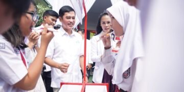 Wakil Menteri Kesehatan Prof. Dante Saksono Harbuwono di acara Kick-off Bulan Kesehatan Gigi Nasional (BKGN) 2026 di SDN Menteng 01, Jakarta, Kamis (17/9/2026).(Foto: Humas Kemenkes)