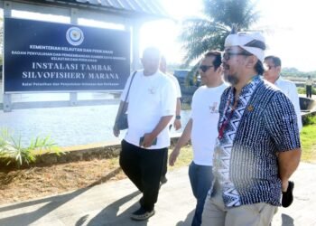 Wakil Menteri Komunikasi dan Digital Nezar Patria di acara Rural ICT Camp 2026 di Unit Instalasi Tambak Silvofishery Marannu, Kabupaten Maros, Sulawesi Selatan, Senin (14/09/2026).(Foto: Humas Komdigi)