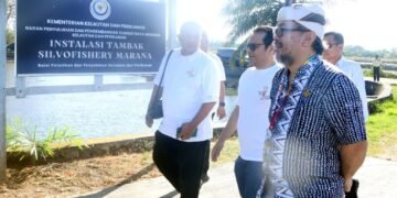 Wakil Menteri Komunikasi dan Digital Nezar Patria di acara Rural ICT Camp 2026 di Unit Instalasi Tambak Silvofishery Marannu, Kabupaten Maros, Sulawesi Selatan, Senin (14/09/2026).(Foto: Humas Komdigi)