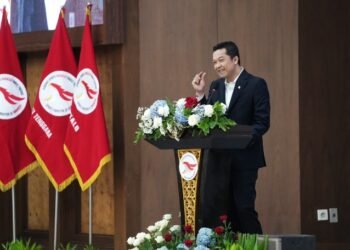 Wamenpora Taufik Hidayat menghadiri pelantikan Pengurus Besar Esports Indonesia Masa Bakti 2026–2030 di Gedung Soekarno-Hatta, Mabes Badan Intelejen Negara, Jakarta, Selasa (15/9) pagi.(foto:raiky/kemenpora.gi.id)