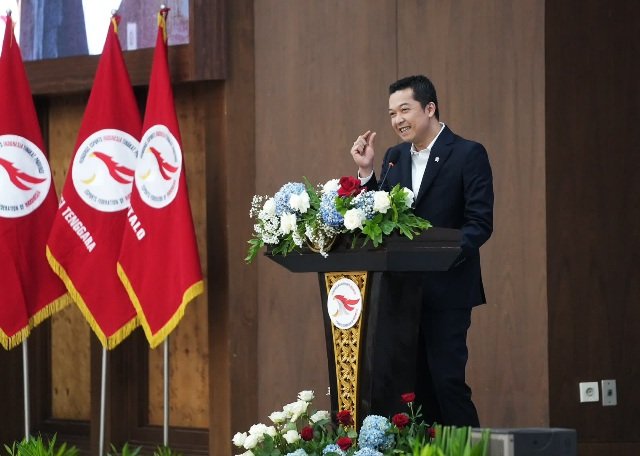 Wamenpora Taufik Hidayat menghadiri pelantikan Pengurus Besar Esports Indonesia Masa Bakti 2026–2030 di Gedung Soekarno-Hatta, Mabes Badan Intelejen Negara, Jakarta, Selasa (15/9) pagi.(foto:raiky/kemenpora.gi.id)