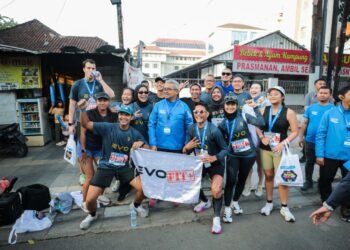 Wali Kota Bandung Muhammad Farhan bersama warga berolahraga.(Foto: Humas Pemkot Bandung)