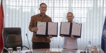 Direktur Utama bank bjb Ayi Subarna (kiri) dan Wakil Rektor bidang Penelitian, Pengabdian, dan Kemitraan UPI Prof. Dr. Agus Setiabudi.(Foto: Website bank bjb)