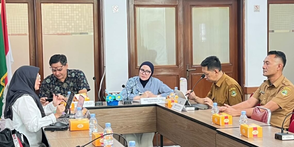 Anggota Komite III Dewan Perwakilan Daerah (DPD) Republik Indonesia (RI) Daerah Pemilihan Jawa Barat (Jabar) Agita Nurfianti (depan tengah).(Foto: Istimewa)