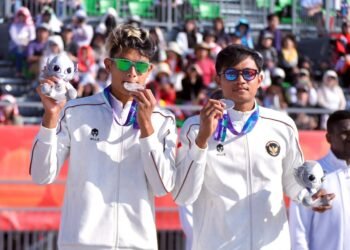 Voli pantai putra Tim Indonesia yang diperkuat Bintang Akbar dan Sofyan Rachman meraih medali perak pada Asian Games Aichi-Nagoya 2026. (dok.Gilang/Kemenpora)