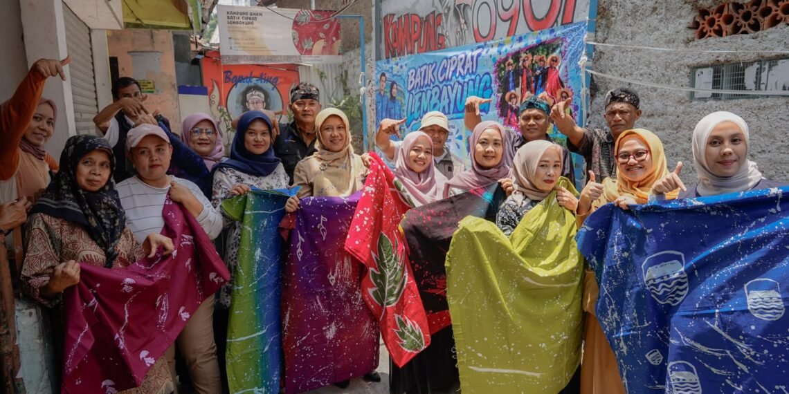 Batik Ciprat yang dikembangkan warga RW 07, Kelurahan Husein Sastranegara, Kecamatan Cicendo, Kota Bandung.(Foto: Humas Pemkot Bandung)