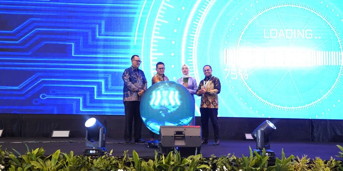 Menteri Perdagangan Budi Santoso beserta jajaran pada pembukaan Bulan Literasi Perdagangan Berjangka Komoditi Kamis, (8/10) di Jakarta.(Foto: Humas Kemendag)