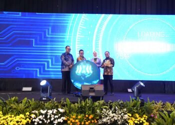 Menteri Perdagangan Budi Santoso beserta jajaran pada pembukaan Bulan Literasi Perdagangan Berjangka Komoditi Kamis, (8/10) di Jakarta.(Foto: Humas Kemendag)