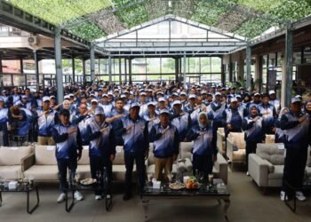 Bupati Kuningan Dr. H. Dian Rachmat Yanuar, M.Si., resmi melepas kontingen Kabupaten Kuningan yang akan berlaga pada Pekan Olahraga Provinsi (PORPROV) XV Jawa Barat Tahun 2026.(Foto: Diskominfo Kab. Kuningan)
