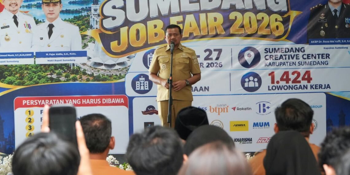 Bupati Dony Ahmad Munir mendorong optimalisasi Balai Latihan Kerja (BLK) Sumedang untuk menyiapkan tenaga kerja yang memiliki keterampilan sesuai kebutuhan dunia usaha dan industri.(Foto: Diskominfo Kab. Sumedang)