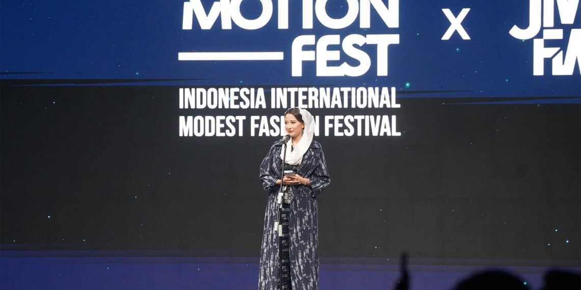 Wakil Menteri Perdagangan, Dyah Roro Esti, menghadiri kegiatan Jakarta Muslim Fashion Week – Fashion Parade 15 yang berlangsung di Jakarta Convention Center (17 Okt).(Foto: Humas Kemendag)