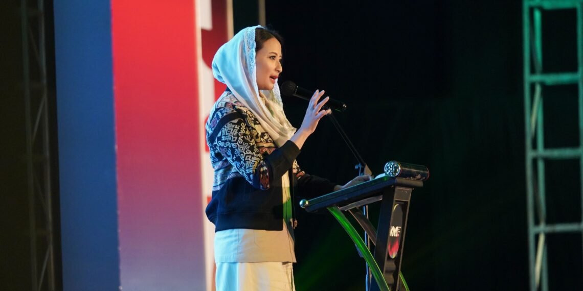 Wakil Menteri Perdagangan Dyah Roro Esti Widya Putri memberikan sambutan utama pada Sesi Paralel A bertajuk ‘Dampak Ekonomi Industri Musik Indonesia’ di sela-sela Konferensi Musik Indonesia (KMI) 2026, di Makassar, Sulawesi Selatan, Kamis (29/10).(Foto: Humas Kemendag)