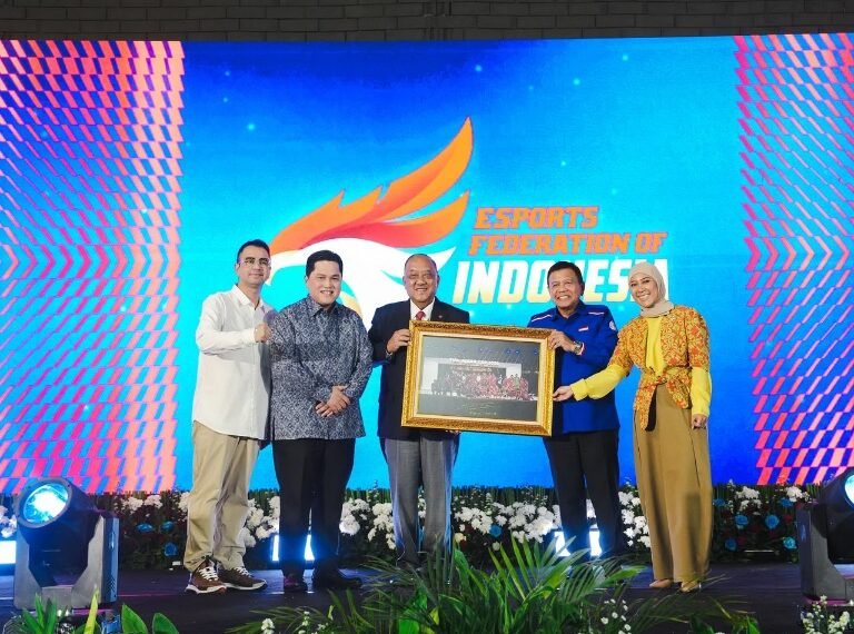 Menpora Erick menghadiri pelantikan Pengurus Besar Esports Indonesia (PB ESI) masa bakti 2026-2030 di Hallf Patiunus, Jakarta, Kamis (15/10).(foto:Andre/Kemenpora.go.id)