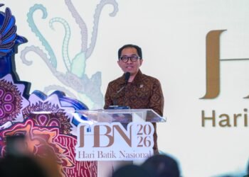 Wakil Menteri Perindustrian Faisol Riza saat membuka Pameran dalam rangka Hari Batik Nasional (HBN) 2026 di Surabaya, Rabu (30/9).(Foto: Humas Kemenperin)