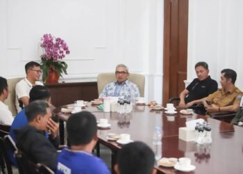 Wali Kota Bandung, Muhammad Farhan bertemu dengan official dan orang tua pemain Elite Pro Academy (EPA) Persib di Pendopo Kota Bandung, Senin 12 Oktober 2026.(Foto: Humas Pemkot Bandung)