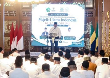 Wali Kota Bandung, Muhammad Farhan dalam pelantikan pengurus Dewan Pertimbangan dan Pengurus Harian MUI Kota Bandung masa Khidmah 2026-2031 di Pendopo Kota Bandung, Sabtu 10 Oktober 2026.(Foto: Humas Pemkot Bandung)
