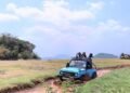 Kabupaten Sumedang kini memiliki pilihan wisata baru melalui aktivitas jeep fun offroad yang menawarkan pengalaman menjelajahi keindahan alam dan destinasi wisata Sumedang.(Foto: Diskominfo Kab. Sumedang)