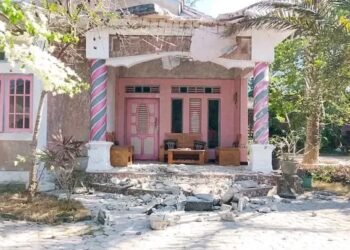 Sejumlah rumah di Kabupaten Sumba Barat Daya, Kabupaten Sumba Barat, dan Kabupaten Sumba Timur mengalami kerusakan akibat gempabumi berkekuatan magnitudo 6,1 yang mengguncang wilayah setempat, pada Minggu (4/10). (Foto: BPBD Kabupaten Sumba Barat Daya)