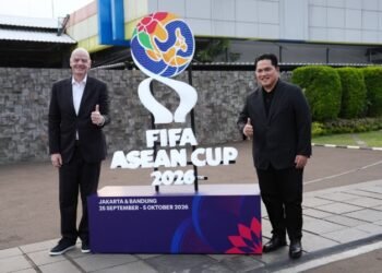 Presiden FIFA Gianni Infantino telah tiba di Indonesia. Gianni tiba di Bandara Halim Perdanakusuma, Jakarta, Minggu (4/10) sore dan disambut langsung oleh Ketua Umum PSSI Erick Thohir.(foto:Herry/kemenpora.go.id)